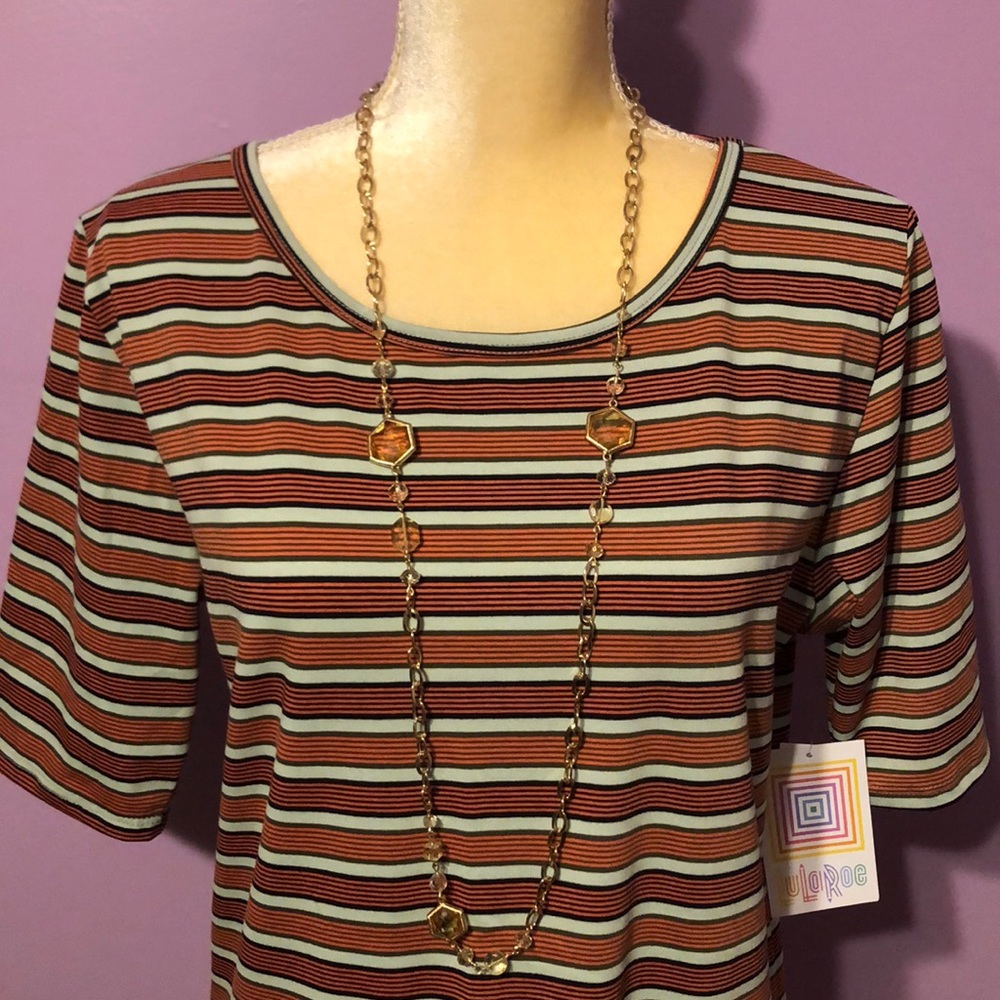 LulaRoe Striped Gigi Shirt! 💋